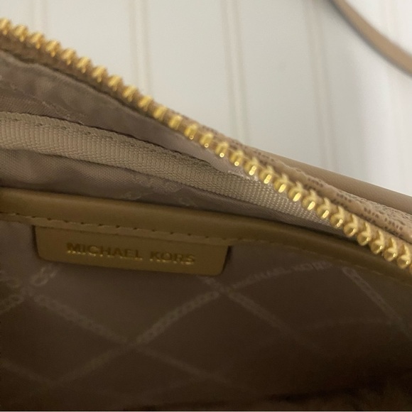 Michael Kors  Logo Jet Set Ballet MD Camera Bag Camel and Brown NWT - Picture 5 of 11